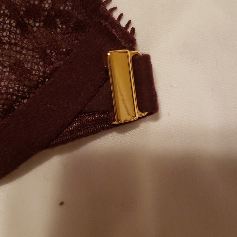 Victoria secret woman bra size 32C - Picture 2 of 4